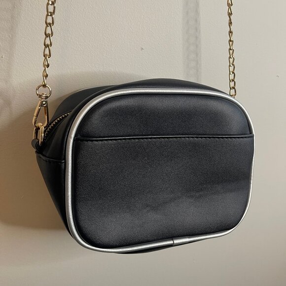 Retro Camera-Shaped Crossbody Bag – Black & Cream - Picture 4 of 8